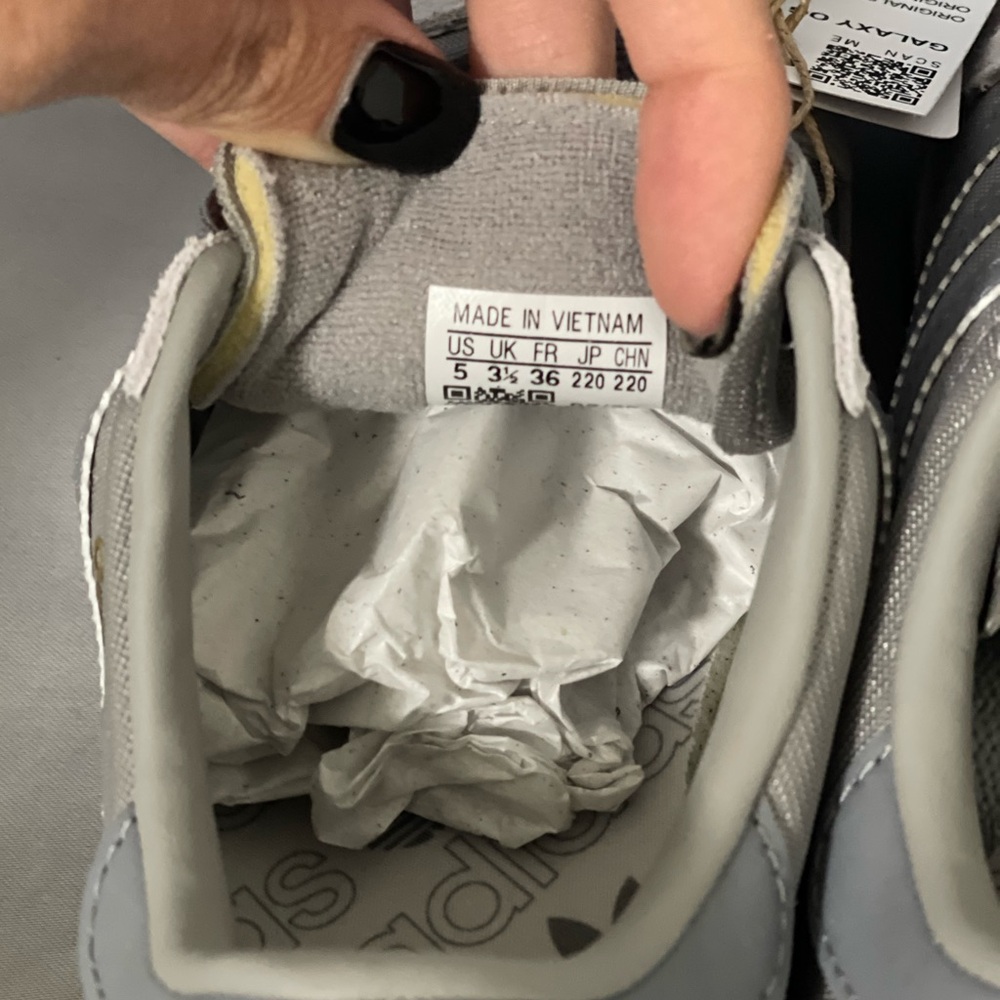 🚨SOLD🚨 Galaxy OG Women’s Gray Sneakers size 5 - Picture 6 of 7